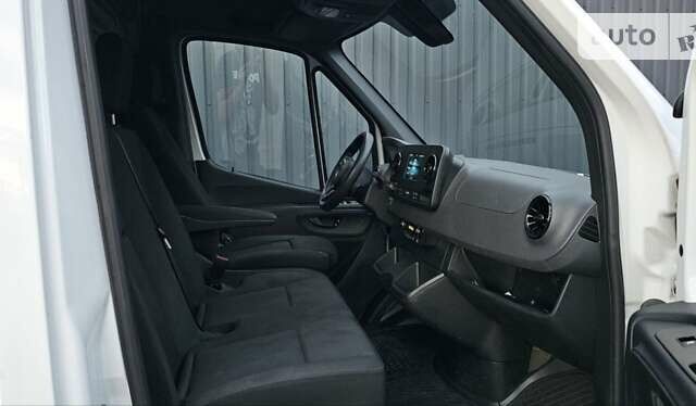 Белый Мерседес Sprinter, объемом двигателя 2.2 л и пробегом 490 тыс. км за 25990 $, фото 13 на Automoto.ua