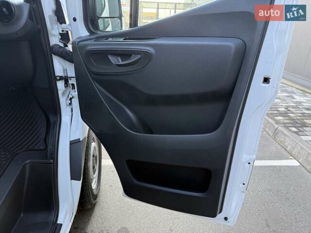 Белый Мерседес Sprinter, объемом двигателя 2.2 л и пробегом 198 тыс. км за 23950 $, фото 33 на Automoto.ua