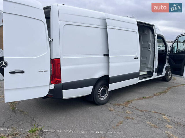 Белый Мерседес Sprinter, объемом двигателя 2.99 л и пробегом 24 тыс. км за 39000 $, фото 4 на Automoto.ua