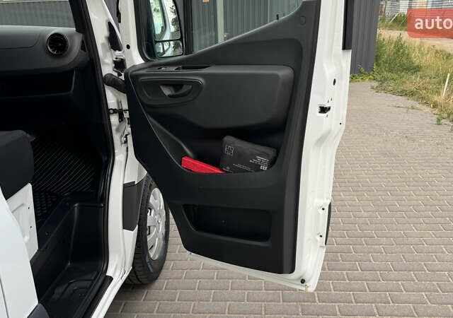 Белый Мерседес Sprinter, объемом двигателя 1.95 л и пробегом 241 тыс. км за 25900 $, фото 51 на Automoto.ua