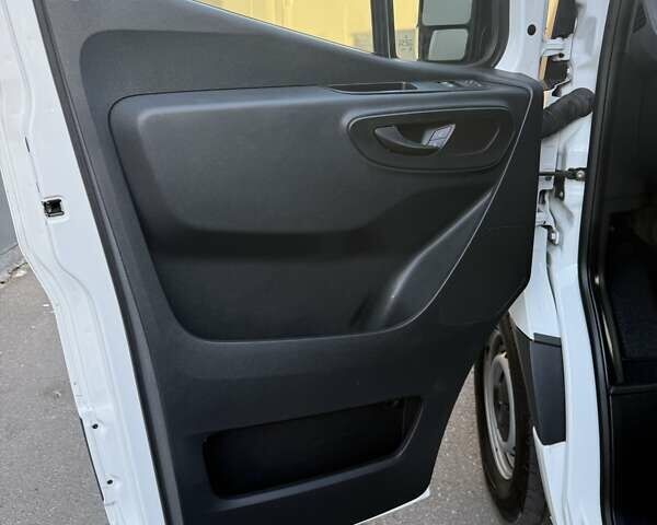 Белый Мерседес Sprinter, объемом двигателя 2 л и пробегом 235 тыс. км за 30850 $, фото 28 на Automoto.ua