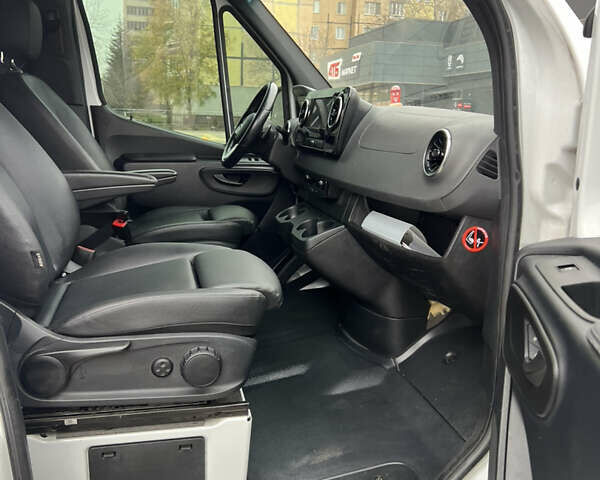 Білий Мерседес Sprinter, об'ємом двигуна 0 л та пробігом 200 тис. км за 40000 $, фото 17 на Automoto.ua