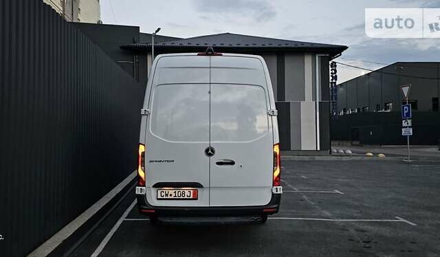 Белый Мерседес Sprinter, объемом двигателя 2.2 л и пробегом 490 тыс. км за 25990 $, фото 4 на Automoto.ua