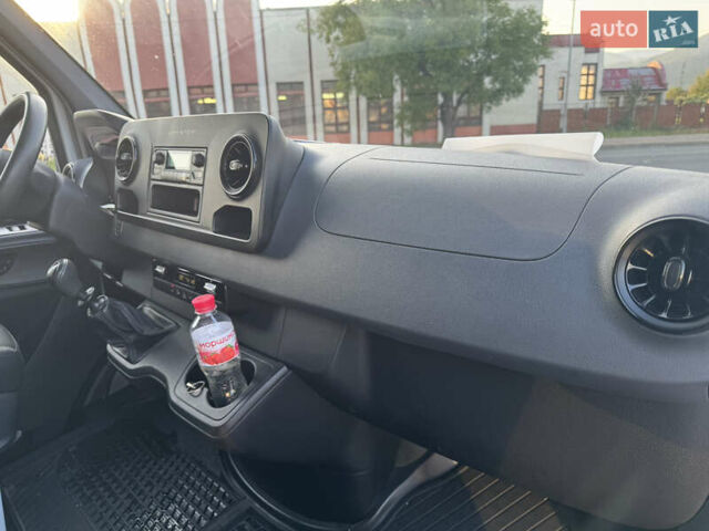 Білий Мерседес Sprinter, об'ємом двигуна 2.14 л та пробігом 332 тис. км за 21863 $, фото 31 на Automoto.ua