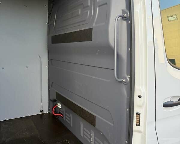 Белый Мерседес Sprinter, объемом двигателя 2 л и пробегом 235 тыс. км за 30850 $, фото 55 на Automoto.ua