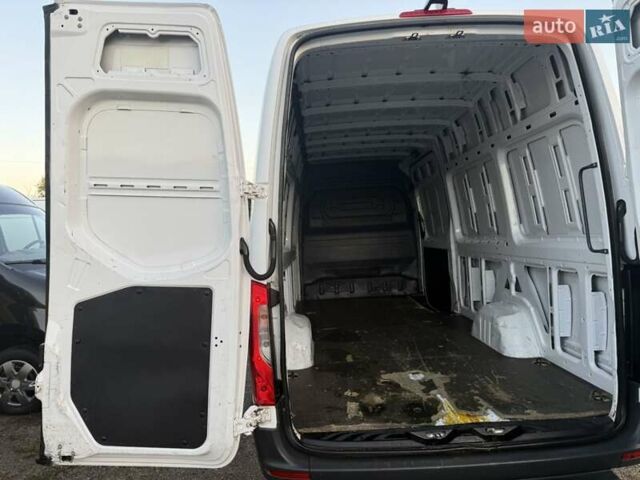Белый Мерседес Sprinter, объемом двигателя 2 л и пробегом 311 тыс. км за 23900 $, фото 1 на Automoto.ua
