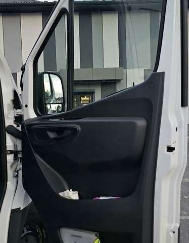 Белый Мерседес Sprinter, объемом двигателя 2.2 л и пробегом 490 тыс. км за 25990 $, фото 12 на Automoto.ua