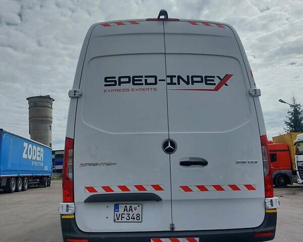 Білий Мерседес Sprinter, об'ємом двигуна 2.14 л та пробігом 290 тис. км за 28865 $, фото 3 на Automoto.ua