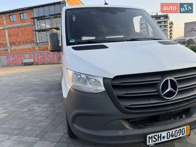 Білий Мерседес Sprinter, об'ємом двигуна 2.14 л та пробігом 332 тис. км за 21863 $, фото 2 на Automoto.ua