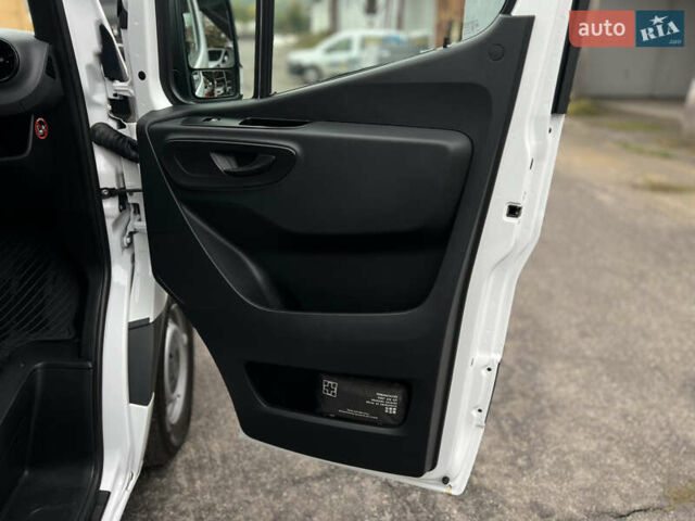 Белый Мерседес Sprinter, объемом двигателя 2 л и пробегом 237 тыс. км за 25499 $, фото 13 на Automoto.ua