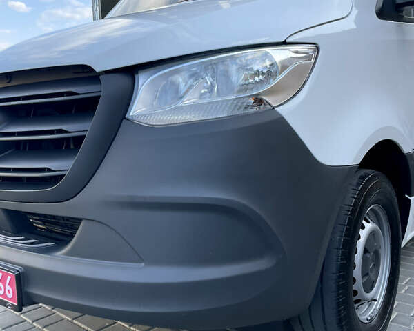 Белый Мерседес Sprinter, объемом двигателя 2.2 л и пробегом 298 тыс. км за 25600 $, фото 2 на Automoto.ua
