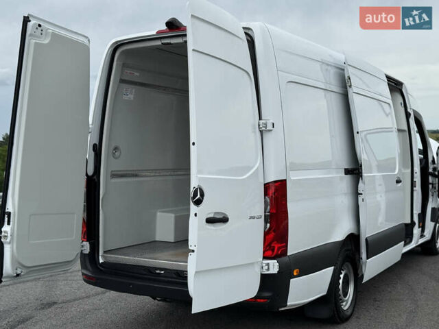 Белый Мерседес Sprinter, объемом двигателя 2.2 л и пробегом 299 тыс. км за 25900 $, фото 39 на Automoto.ua