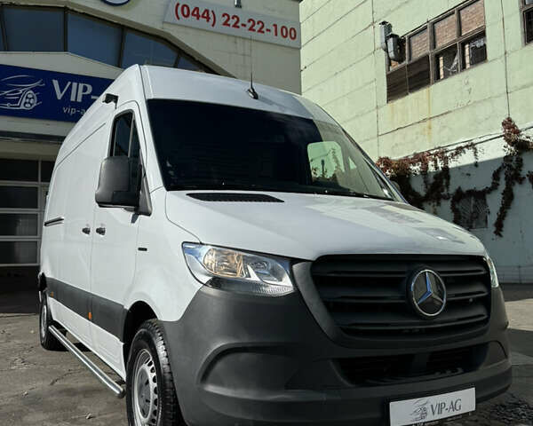 Белый Мерседес Sprinter, объемом двигателя 2 л и пробегом 70 тыс. км за 22400 $, фото 1 на Automoto.ua