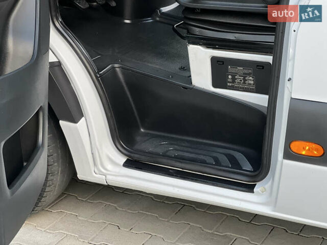 Белый Мерседес Sprinter, объемом двигателя 2.2 л и пробегом 253 тыс. км за 24700 $, фото 97 на Automoto.ua