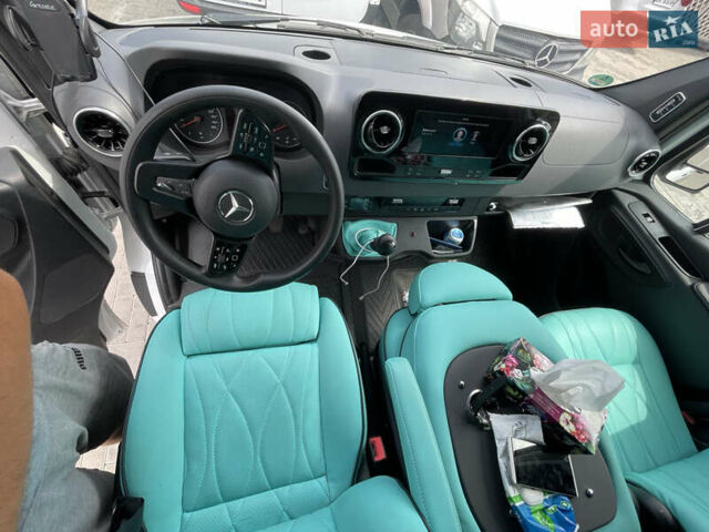 Белый Мерседес Sprinter, объемом двигателя 1.95 л и пробегом 560 тыс. км за 46717 $, фото 3 на Automoto.ua