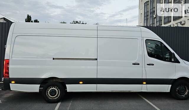 Белый Мерседес Sprinter, объемом двигателя 2.2 л и пробегом 490 тыс. км за 25990 $, фото 6 на Automoto.ua