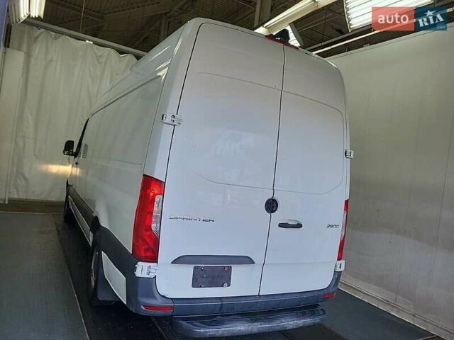 Белый Мерседес Sprinter, объемом двигателя 3 л и пробегом 737 тыс. км за 19999 $, фото 3 на Automoto.ua