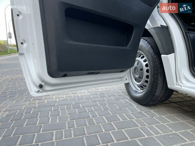 Белый Мерседес Sprinter, объемом двигателя 2.2 л и пробегом 298 тыс. км за 25600 $, фото 34 на Automoto.ua