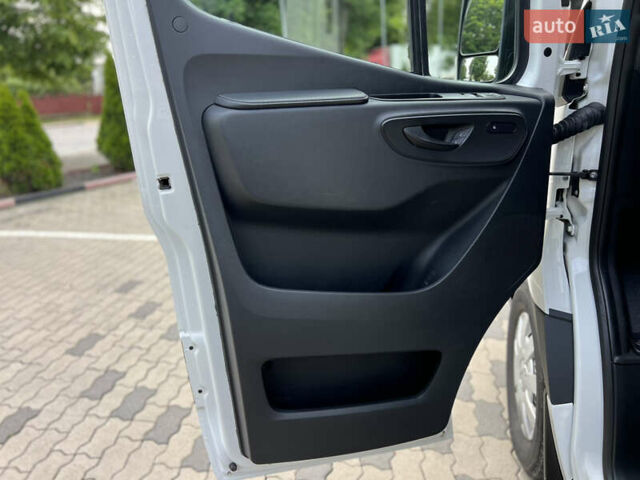 Белый Мерседес Sprinter, объемом двигателя 3 л и пробегом 121 тыс. км за 68715 $, фото 15 на Automoto.ua