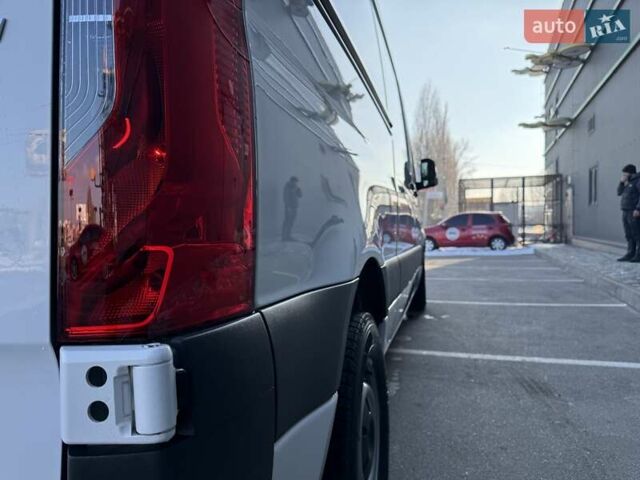 Белый Мерседес Sprinter, объемом двигателя 2.2 л и пробегом 198 тыс. км за 23950 $, фото 12 на Automoto.ua