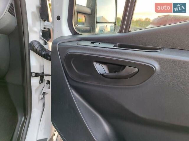 Белый Мерседес Sprinter, объемом двигателя 2.1 л и пробегом 300 тыс. км за 26400 $, фото 31 на Automoto.ua