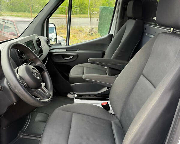 Белый Мерседес Sprinter, объемом двигателя 3 л и пробегом 303 тыс. км за 36999 $, фото 12 на Automoto.ua