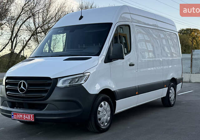 Белый Мерседес Sprinter, объемом двигателя 0 л и пробегом 239 тыс. км за 25900 $, фото 1 на Automoto.ua