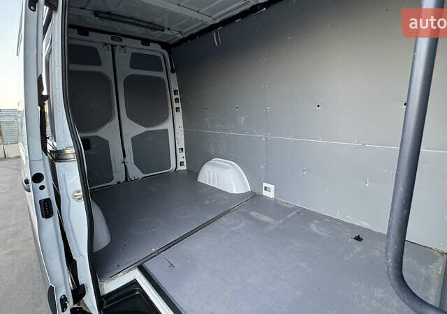Белый Мерседес Sprinter, объемом двигателя 0 л и пробегом 239 тыс. км за 25900 $, фото 47 на Automoto.ua