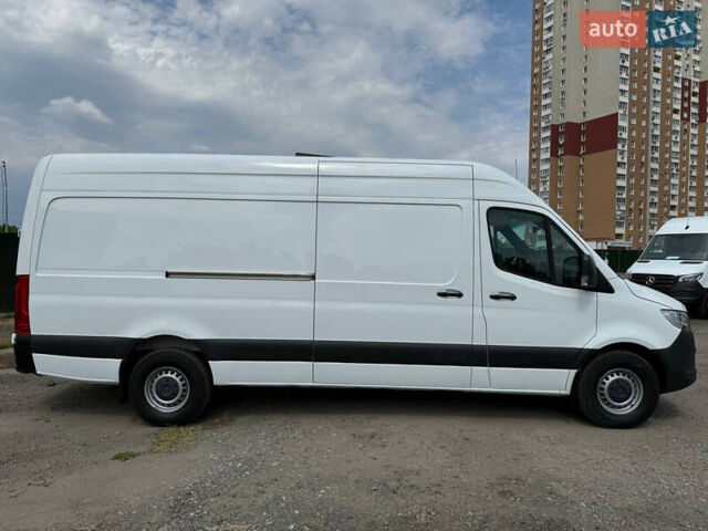 Белый Мерседес Sprinter, объемом двигателя 3 л и пробегом 303 тыс. км за 36999 $, фото 3 на Automoto.ua