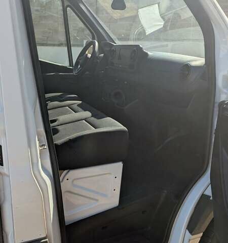 Белый Мерседес Sprinter, объемом двигателя 1.95 л и пробегом 192 тыс. км за 27500 $, фото 3 на Automoto.ua