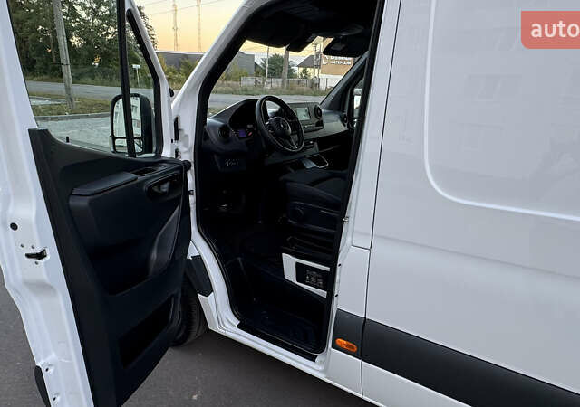 Белый Мерседес Sprinter, объемом двигателя 0 л и пробегом 239 тыс. км за 25900 $, фото 19 на Automoto.ua