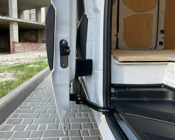 Белый Мерседес Sprinter, объемом двигателя 2.2 л и пробегом 298 тыс. км за 25600 $, фото 69 на Automoto.ua