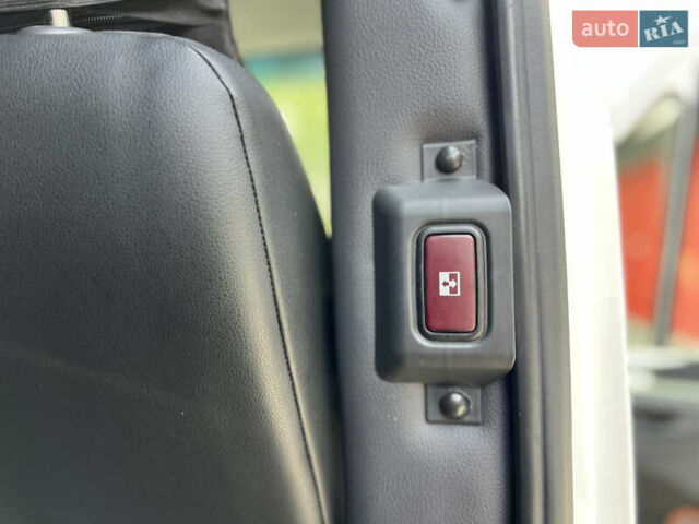 Белый Мерседес Sprinter, объемом двигателя 3 л и пробегом 121 тыс. км за 68715 $, фото 25 на Automoto.ua