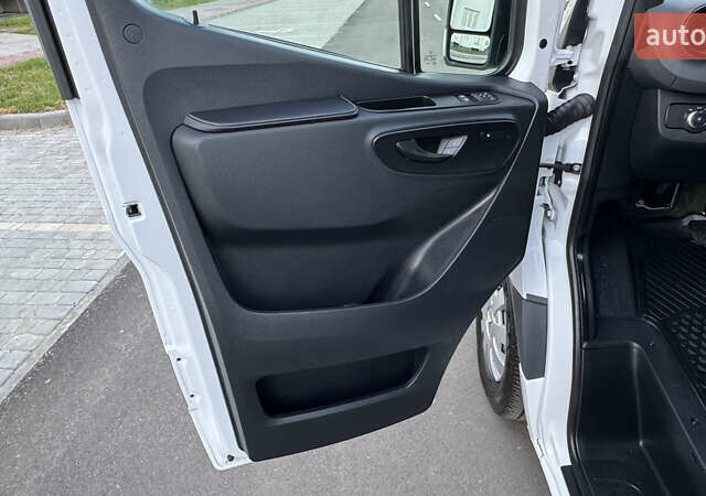 Белый Мерседес Sprinter, объемом двигателя 0 л и пробегом 239 тыс. км за 25900 $, фото 20 на Automoto.ua