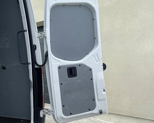 Белый Мерседес Sprinter, объемом двигателя 2 л и пробегом 246 тыс. км за 26650 $, фото 11 на Automoto.ua