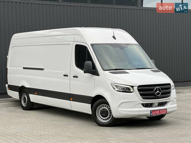 Белый Мерседес Sprinter, объемом двигателя 2.2 л и пробегом 253 тыс. км за 24700 $, фото 3 на Automoto.ua