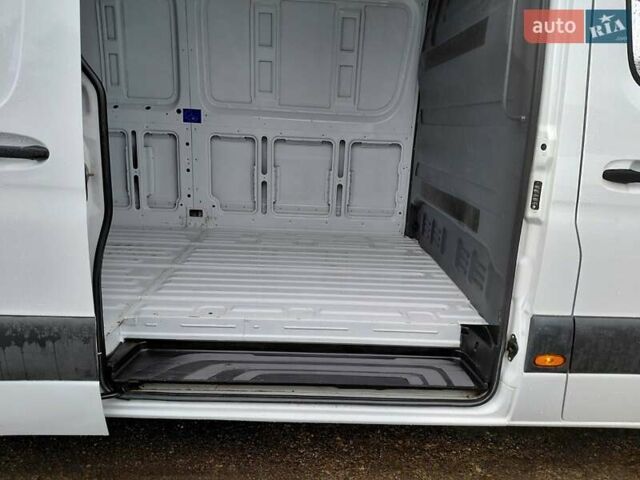 Белый Мерседес Sprinter, объемом двигателя 0 л и пробегом 207 тыс. км за 22600 $, фото 20 на Automoto.ua