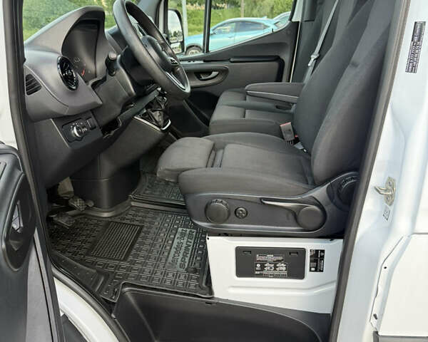 Белый Мерседес Sprinter, объемом двигателя 2.2 л и пробегом 208 тыс. км за 26999 $, фото 45 на Automoto.ua