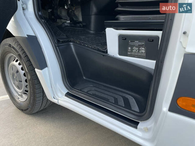 Белый Мерседес Sprinter, объемом двигателя 2.2 л и пробегом 288 тыс. км за 24900 $, фото 25 на Automoto.ua