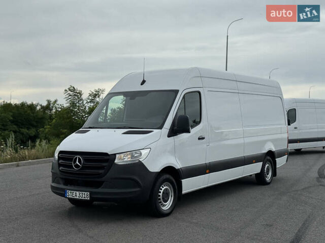 Белый Мерседес Sprinter, объемом двигателя 2.2 л и пробегом 299 тыс. км за 25900 $, фото 2 на Automoto.ua
