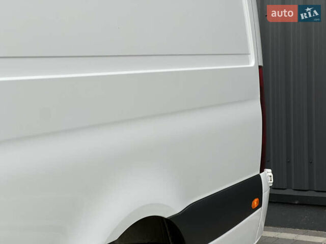Белый Мерседес Sprinter, объемом двигателя 2.2 л и пробегом 253 тыс. км за 24700 $, фото 50 на Automoto.ua