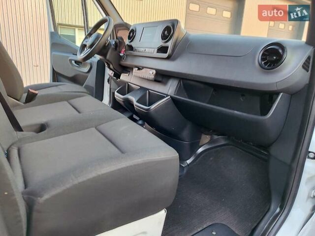 Белый Мерседес Sprinter, объемом двигателя 2.1 л и пробегом 300 тыс. км за 26400 $, фото 28 на Automoto.ua