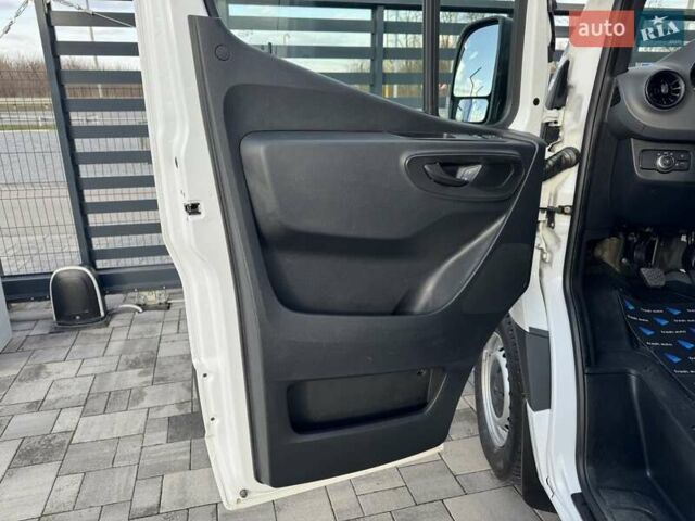 Белый Мерседес Sprinter, объемом двигателя 2.2 л и пробегом 251 тыс. км за 28500 $, фото 14 на Automoto.ua