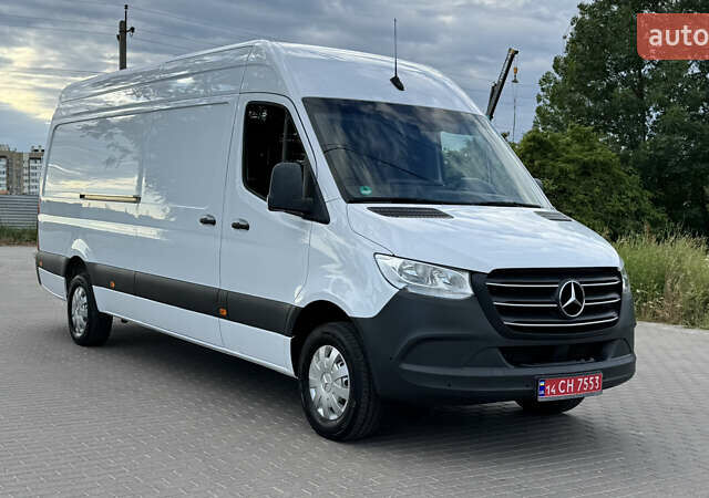Белый Мерседес Sprinter, объемом двигателя 1.95 л и пробегом 241 тыс. км за 25900 $, фото 2 на Automoto.ua