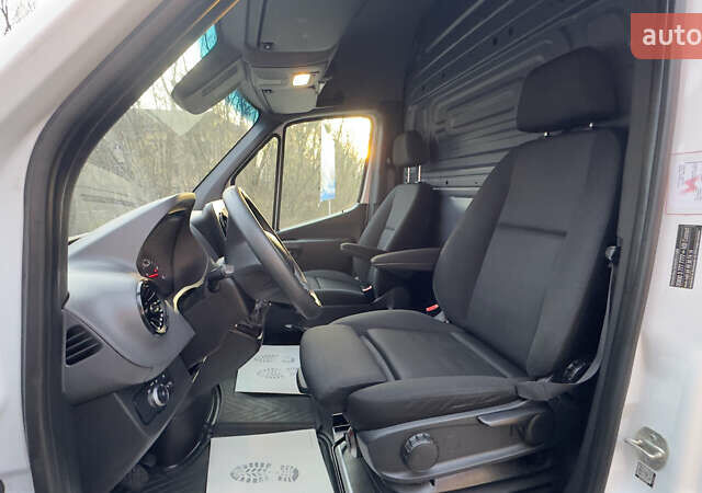 Белый Мерседес Sprinter, объемом двигателя 2.2 л и пробегом 257 тыс. км за 29039 $, фото 63 на Automoto.ua