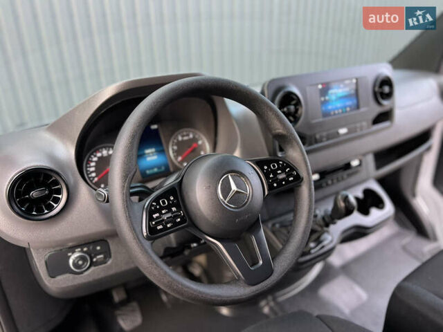 Белый Мерседес Sprinter, объемом двигателя 2.2 л и пробегом 253 тыс. км за 24700 $, фото 134 на Automoto.ua