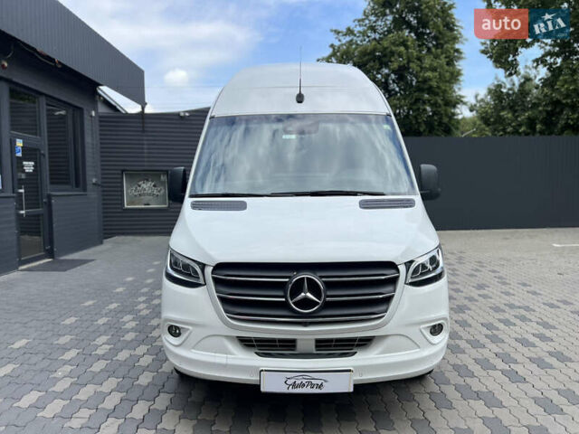 Белый Мерседес Sprinter, объемом двигателя 3 л и пробегом 121 тыс. км за 68715 $, фото 2 на Automoto.ua