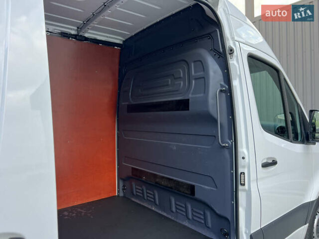 Белый Мерседес Sprinter, объемом двигателя 2.2 л и пробегом 253 тыс. км за 24700 $, фото 94 на Automoto.ua
