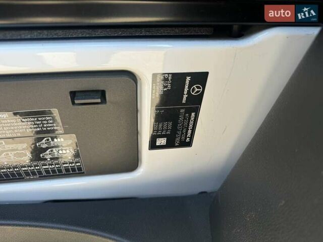 Белый Мерседес Sprinter, объемом двигателя 2.99 л и пробегом 292 тыс. км за 60258 $, фото 3 на Automoto.ua