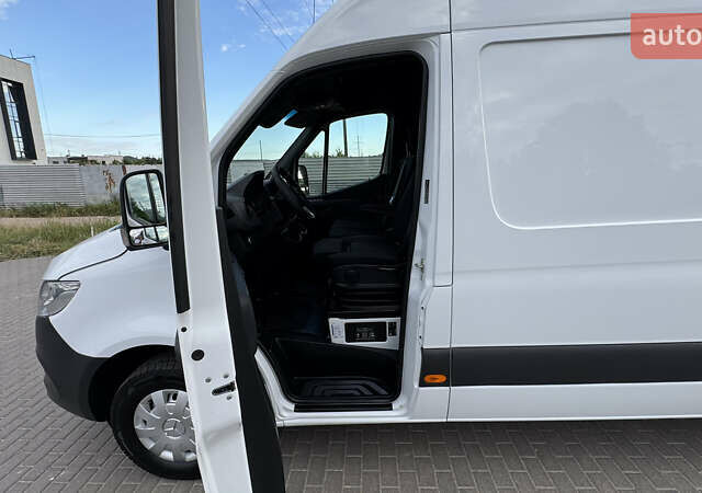 Белый Мерседес Sprinter, объемом двигателя 1.95 л и пробегом 241 тыс. км за 25900 $, фото 23 на Automoto.ua